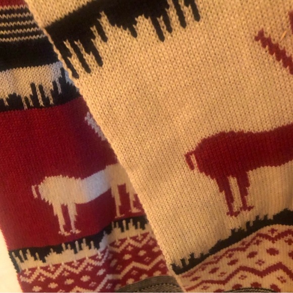 NWOT- reversible deep red & printed scarf with a Deer- Unisex style- fringed - Picture 3 of 5